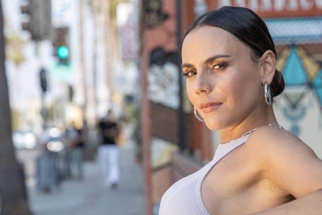 La robada que le pegaron a Carolina Gaitán en el concierto de Bad Bunny 3 La robada que le pegaron a Carolina Gaitán en el concierto de Bad Bunny La cantante y actriz Carolina Gaitán por medio de sus redes sociales le contó a sus seguidores que fue víctima de los ladrones en el concierto del puertorriqueño Bad Bunny.
