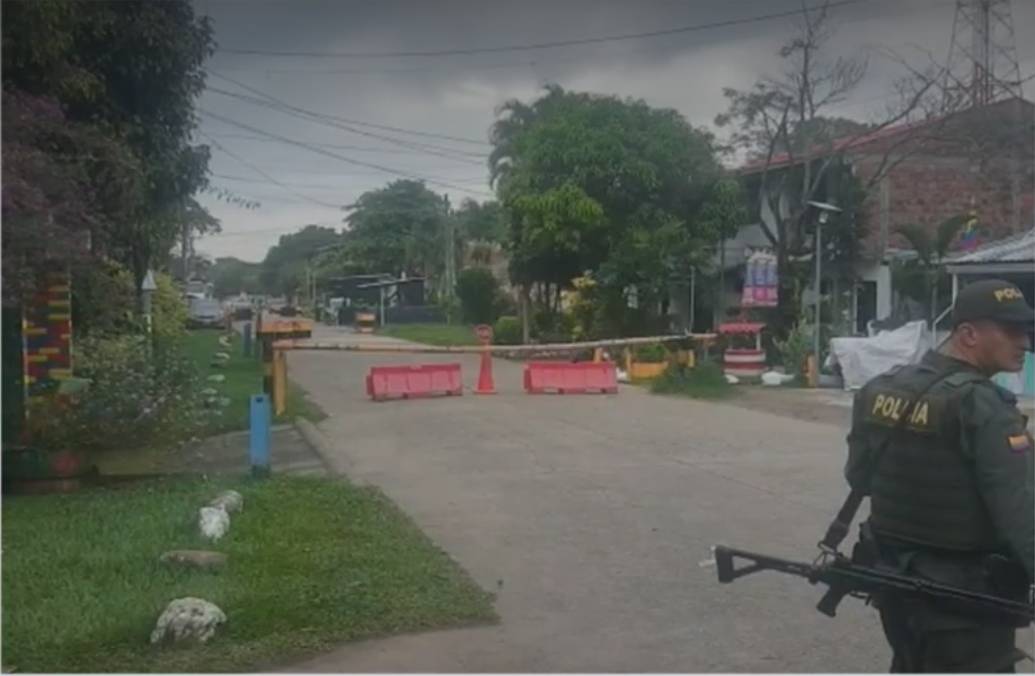 Delincuente fue abatido luego del ataque contra la Policía de Jamundí La policía confirmó que en medio del ataque a la subestación de Potrerito, en Jamundí, ocurrido hacia las 3 de la mañana de este 3 de agosto, un supuesto atacante murió.