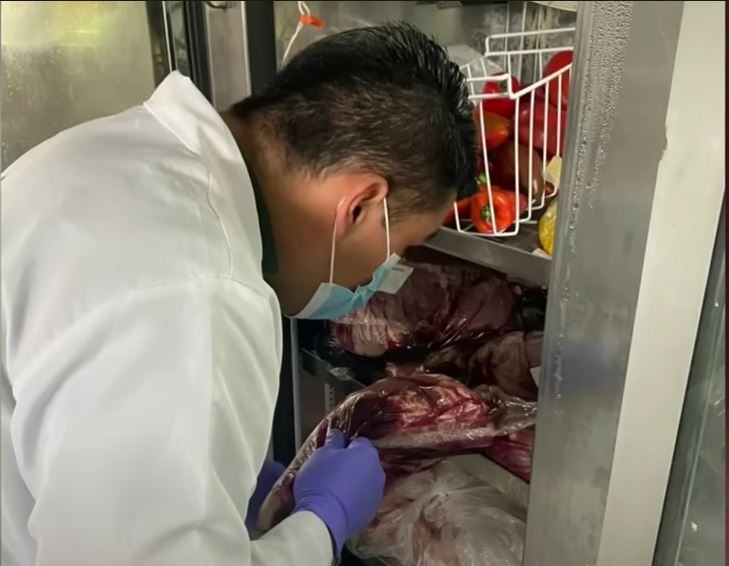 ¡Increíble! Encuentran carne de caballo en raciones alimentarias para niños El grave descubrimiento se hizo en el Plan de Alimentación Escolar (PAE), cuando encontraron carne de caballo en las raciones alimentarias que se usan para los niños de colegios.