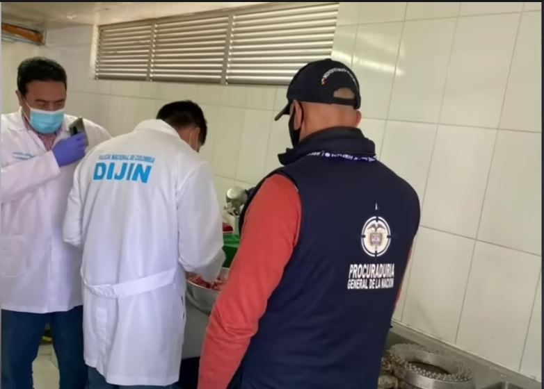 ¡Increíble! Encuentran carne de caballo en raciones alimentarias para niños El grave descubrimiento se hizo en el Plan de Alimentación Escolar (PAE), cuando encontraron carne de caballo en las raciones alimentarias que se usan para los niños de colegios.