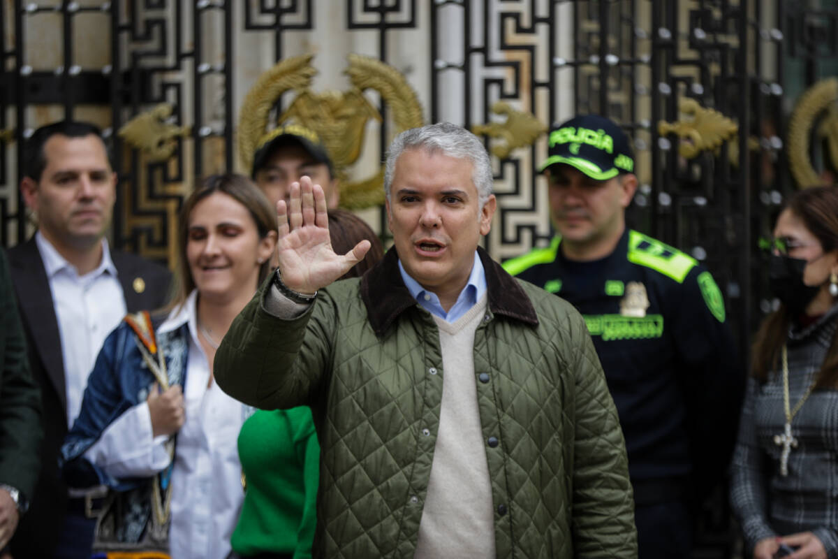 ¿Ya tiene empleo? Este sería el nuevo trabajo del expresidente Iván Duque Por medio de una publicación en Twitter que hizo Mark Andrew Green, CEO de The Wilson Center, se conoció que el expresidente de Colombia, Iván Duque, formará parte de este laboratorio de ideas ('think tank') para investigar casos relacionados con la crisis climática, el fortalecimiento de los valores democráticos en la sociedad y el progreso económico.