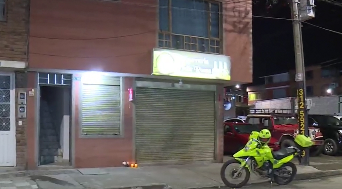 Falleció el niño de 12 años que se disparó en la cabeza En la noche de este martes, un niño de 12 años de edad fue encontrado por su padre con un disparo en la cabeza y aunque el menor estaba con vida en el Hospital de Kennedy, hace pocos minutos se conoció que murió por la gravedad de las heridas.