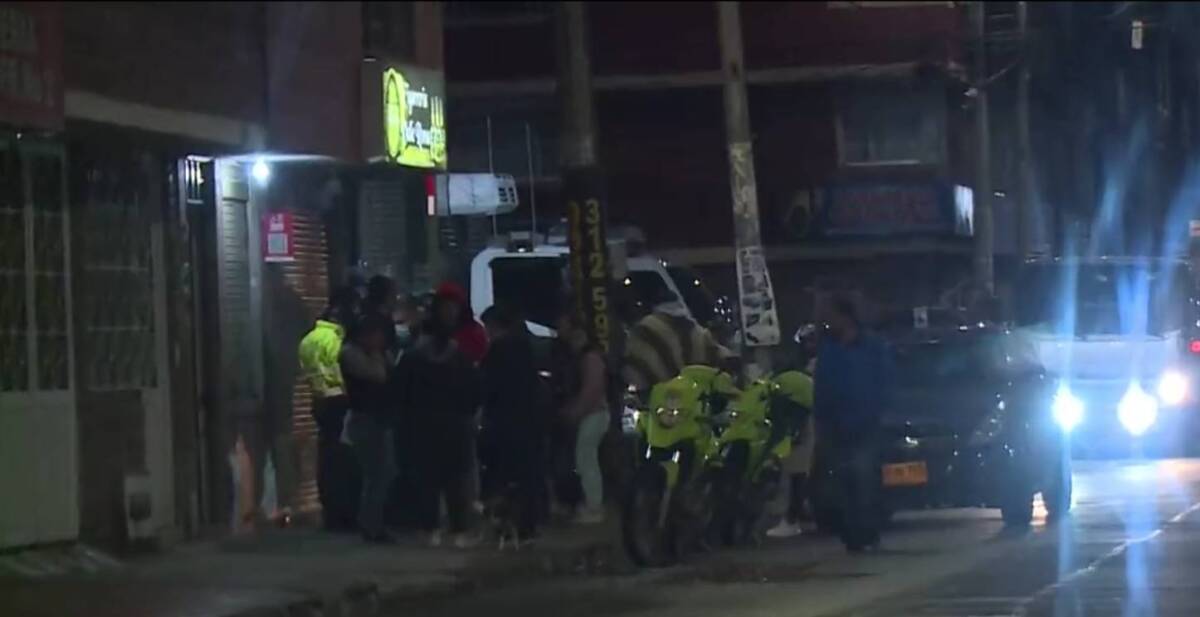 Falleció el niño de 12 años que se disparó en la cabeza En la noche de este martes, un niño de 12 años de edad fue encontrado por su padre con un disparo en la cabeza y aunque el menor estaba con vida en el Hospital de Kennedy, hace pocos minutos se conoció que murió por la gravedad de las heridas.