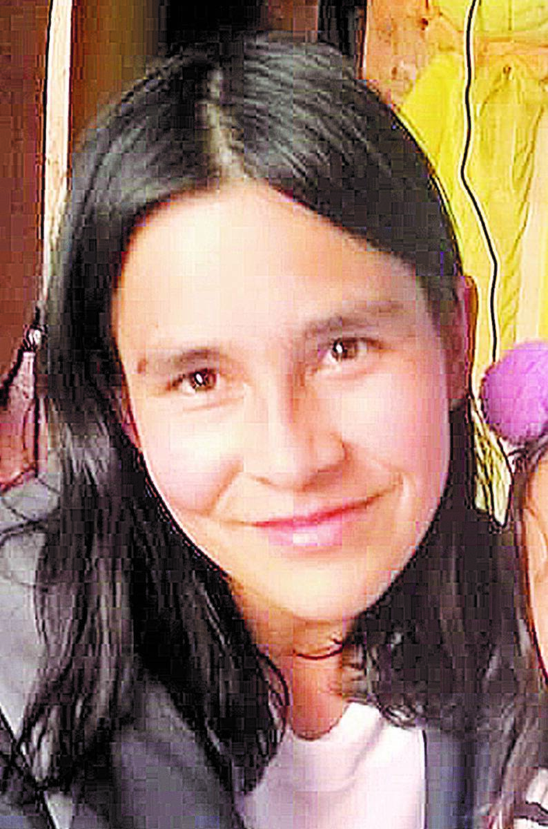 Joven fue encontrada sin vida en su casa y con signos de violencia en Kennedy Desde que el pasado 26 de abril la joven María Esperanza Reyes fue encontrada sin vida bajo extrañas circunstancias debajo de su cama, la intranquilidad ha acosado a su familia. El caso fue catalogado como una muerte “por establecer”.