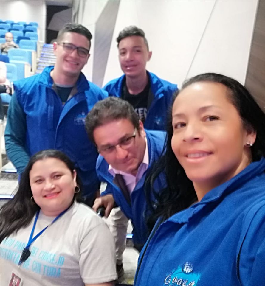 La emisora que escucha a la comunidad de Bosa 1 La emisora que escucha a la comunidad de Bosa Si usted vive en Bosa o le gusta descubrir nuevas emisoras alternativas y/o comunitarias, en Q’HUBO esta semana la traemos ‘La voz de mi barrio’, una emisora que inició en el 2011 como un programa, pero en el año 2014 decidieron conformar la emisora en un formato virtual, es decir, que se podría escuchar por medio de la página en internet.