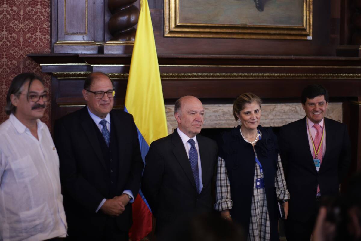 México vuelve a ser el invitado de honor de la Filbo 2023 Dentro de la conmemoración de los 200 años de relaciones diplomáticas entre México-Colombia, el país norteamericano será el Invitado de Honor a la edición 35 de la Feria Internacional del Libro de Bogotá 2023.