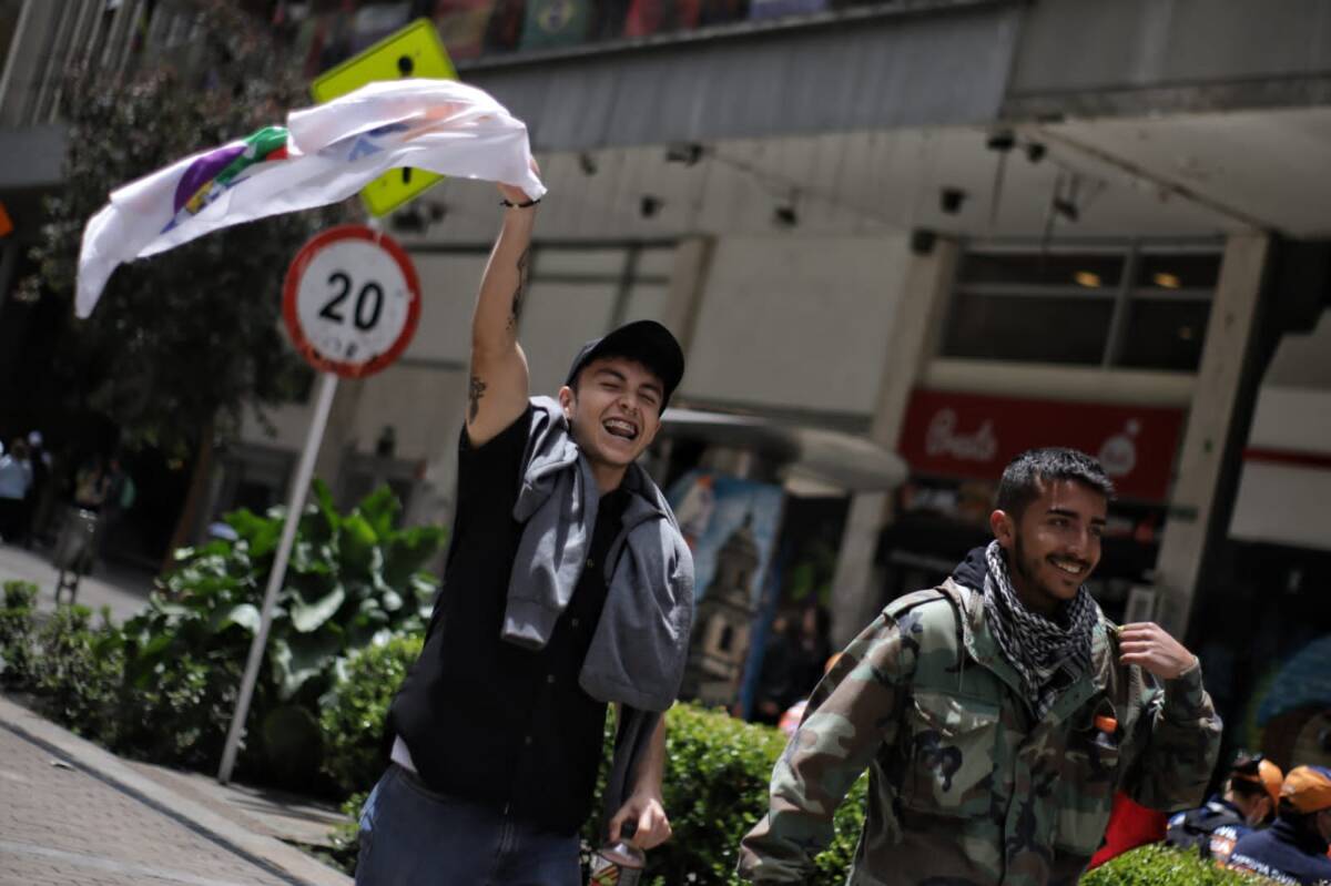 Miles de ciudadanos ocupan el centro de Bogotá para celebrar llegada de Petro En el centro de la capital del país miles de ciudadanos hacen parte de una gran celebración cultural como parte de los actos oficiales de la Posesión del nuevo presidente de la República, Gustavo Petro, y vicepresidenta, Francia Márquez.