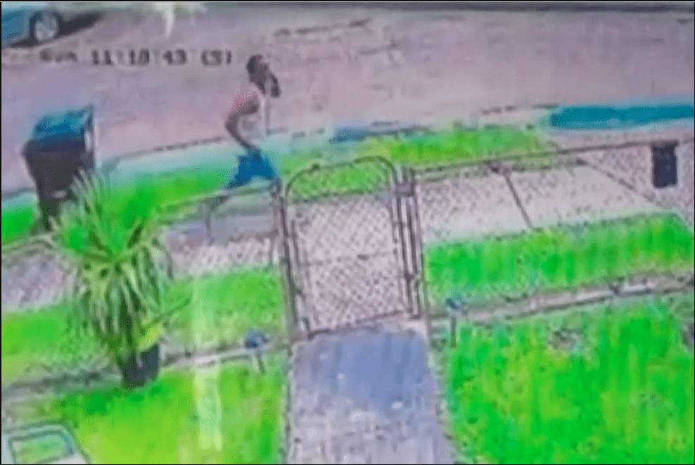 ¡Macabro crimen! Mujer apuñaló a su dos hijos y lo publicó en redes sociales Un macabro crimen se presentó durante el fin de semana cuando una mujer apuñaló a sus dos hijos de 2 y 4 años dentro de una vivienda en Nueva Orleans (Estados Unidos).
