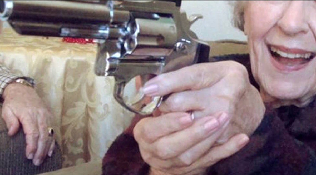 Mujer de 73 años mató a ladrón que entró a su casa a robar Lea aquí: Mujer abrió convocatoria para encontrar una amante para su esposo