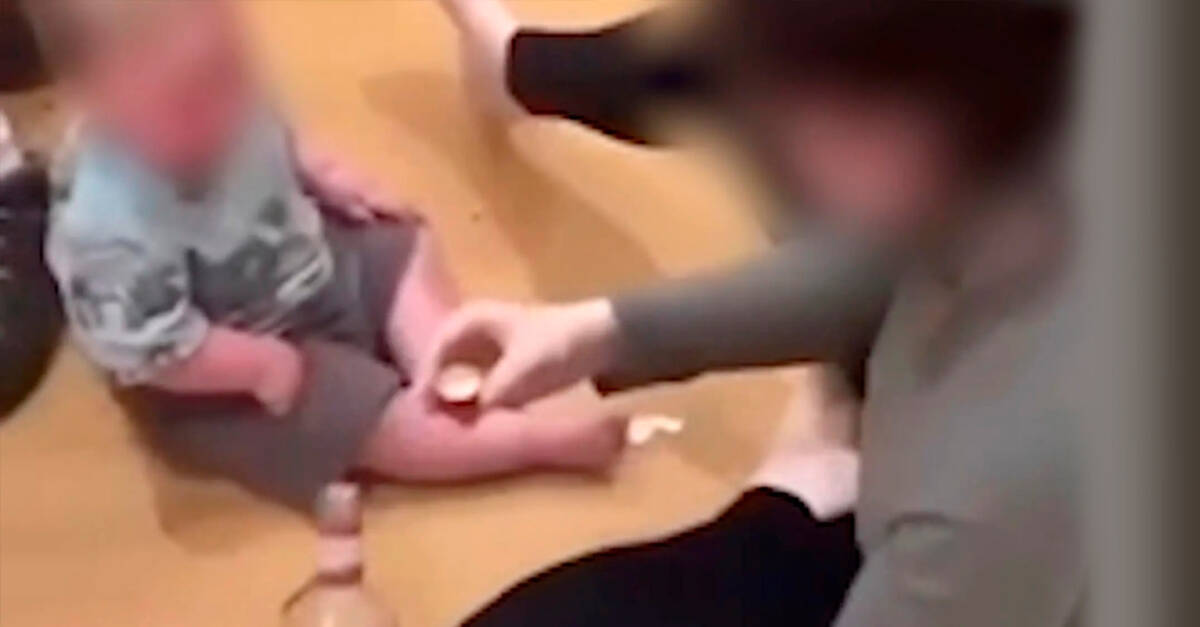 Pareja es arrestada por darle licor a su bebé A través de redes sociales la pareja subió un video en el que mostraron cómo le daban licor a su bebé.