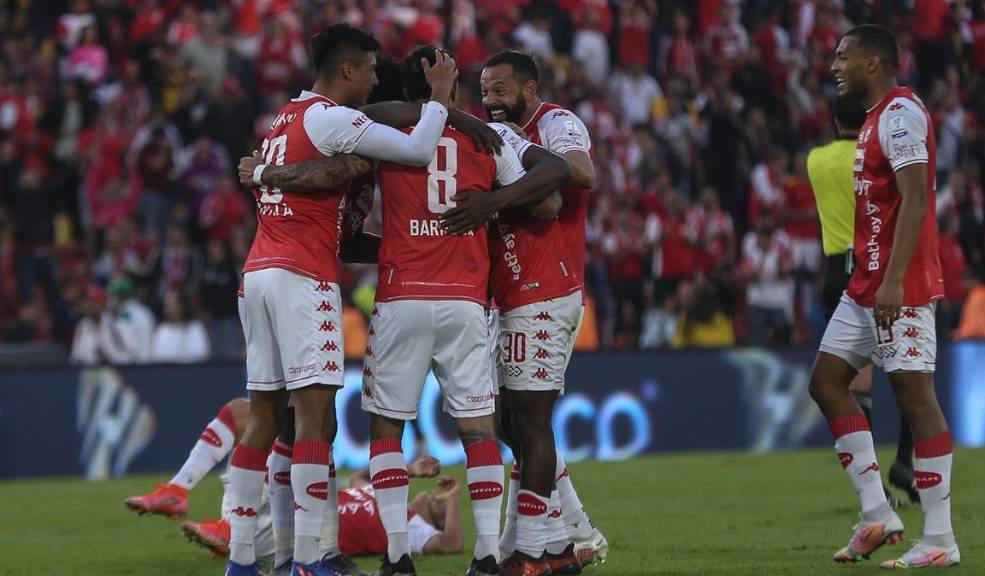 Santa Fe sigue subiendo en la tabla de posiciones, derrotó 2-1 a Patriotas Estes sábado 27 de agosto, Santa Fe empató con Patriotas de Boyacá por la jornada nueve de la Liga.