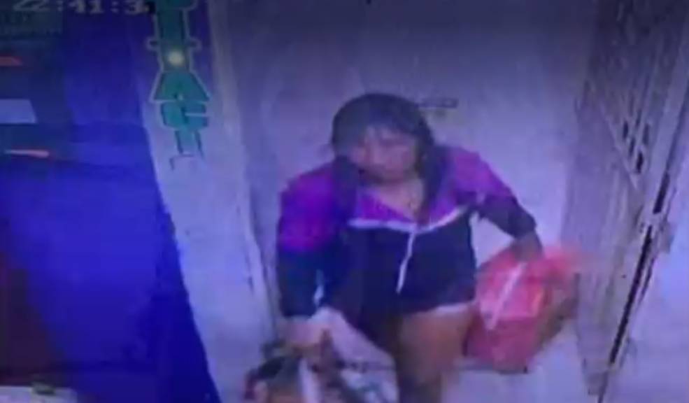 Mujer es buscada por robar un bebé en Cúcuta 1 Mujer es buscada por robar un bebé en Cúcuta Una mujer dejó a su bebé al cuidado de una amiga, pero cuando regresó por su hijo se dio cuenta de que se lo había robado. El hecho ocurrió en una residencia del centro de Cúcuta, Norte de Santander.