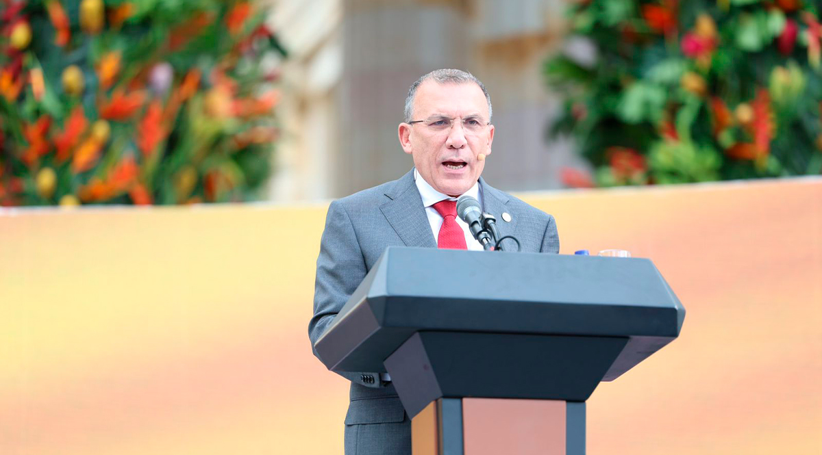 Roy Barreras advierte que se viene un cambio significativo 9 Roy Barreras advierte que se viene un cambio significativo El presidente del Congreso de la República, Roy Barreras, señaló que el país entrará en un cambio significativo con la llegada del gobierno de Gustavo Petro, el primero progresista en la historia política de Colombia.