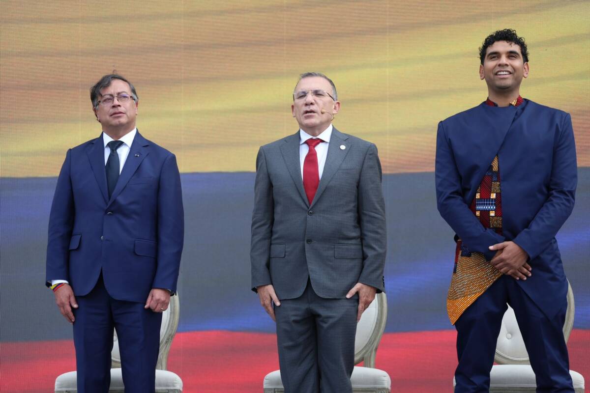 Roy Barreras advierte que se viene un cambio significativo 1 Roy Barreras advierte que se viene un cambio significativo El presidente del Congreso de la República, Roy Barreras, señaló que el país entrará en un cambio significativo con la llegada del gobierno de Gustavo Petro, el primero progresista en la historia política de Colombia.