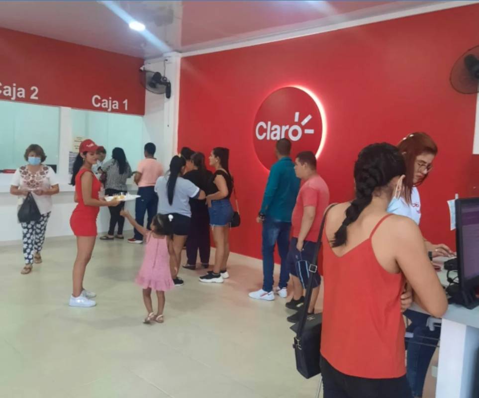 Sancionan a Claro con $2.463 millones por publicidad engañosa La sanción, impuesta por la Superintendencia de Industria y Comercio, Superindustria, contra la empresa Comunicación Celular Comcel, Claro, se dio en referente a la campaña de tarifa social de internet para estratos 1 y 2.
