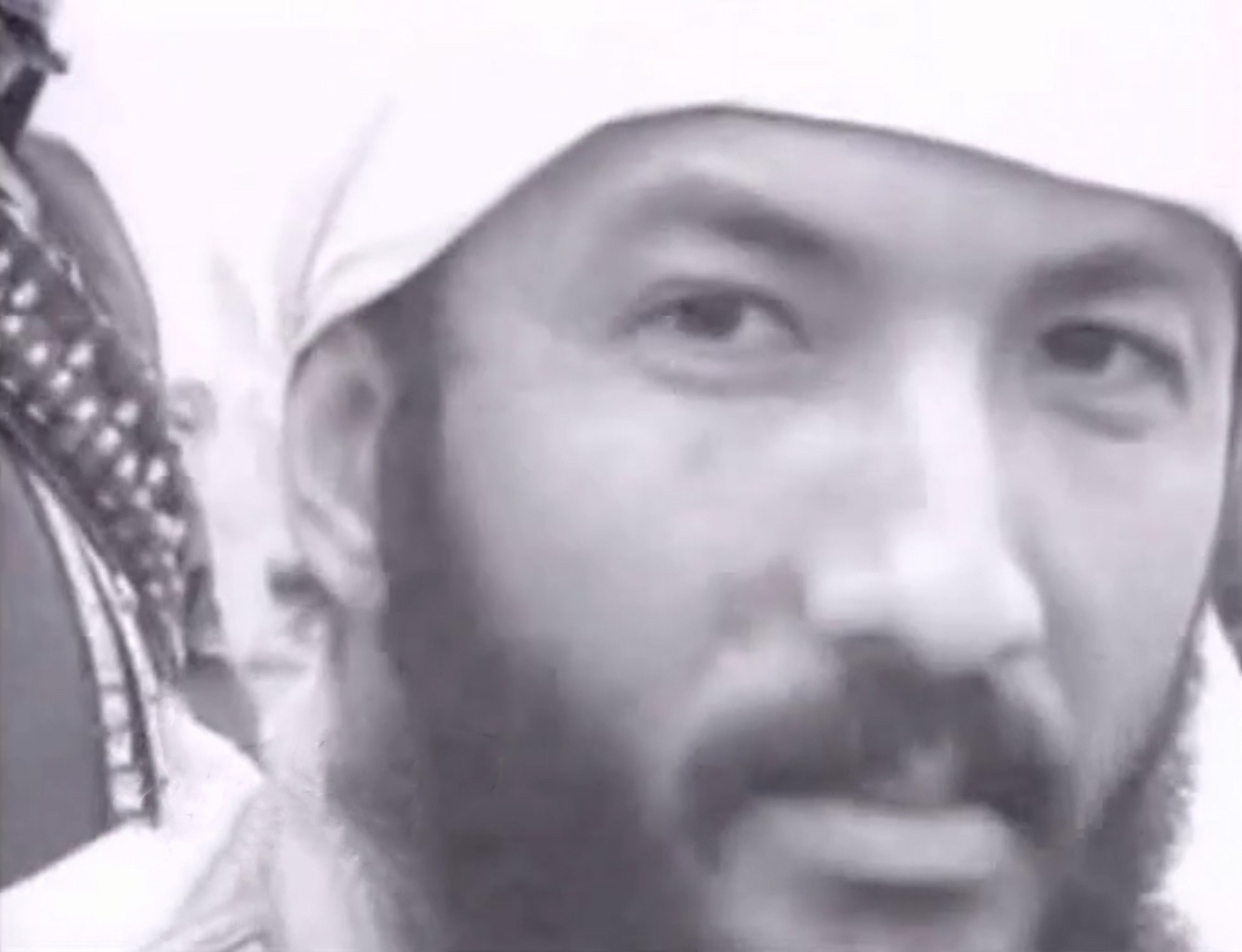 ¿Quién tomará el mando de Al Qaeda? 1 ¿Quién tomará el mando de Al Qaeda? Tras la muerte del egipcio Ayman al Zawahiri, el jefe sin carisma al frente de Al Qaeda, que fue abatido en un ataque aéreo con drones emitido por EE. UU. este lunes, queda la luda de quien será el que tome el control de esta organización terrorista.