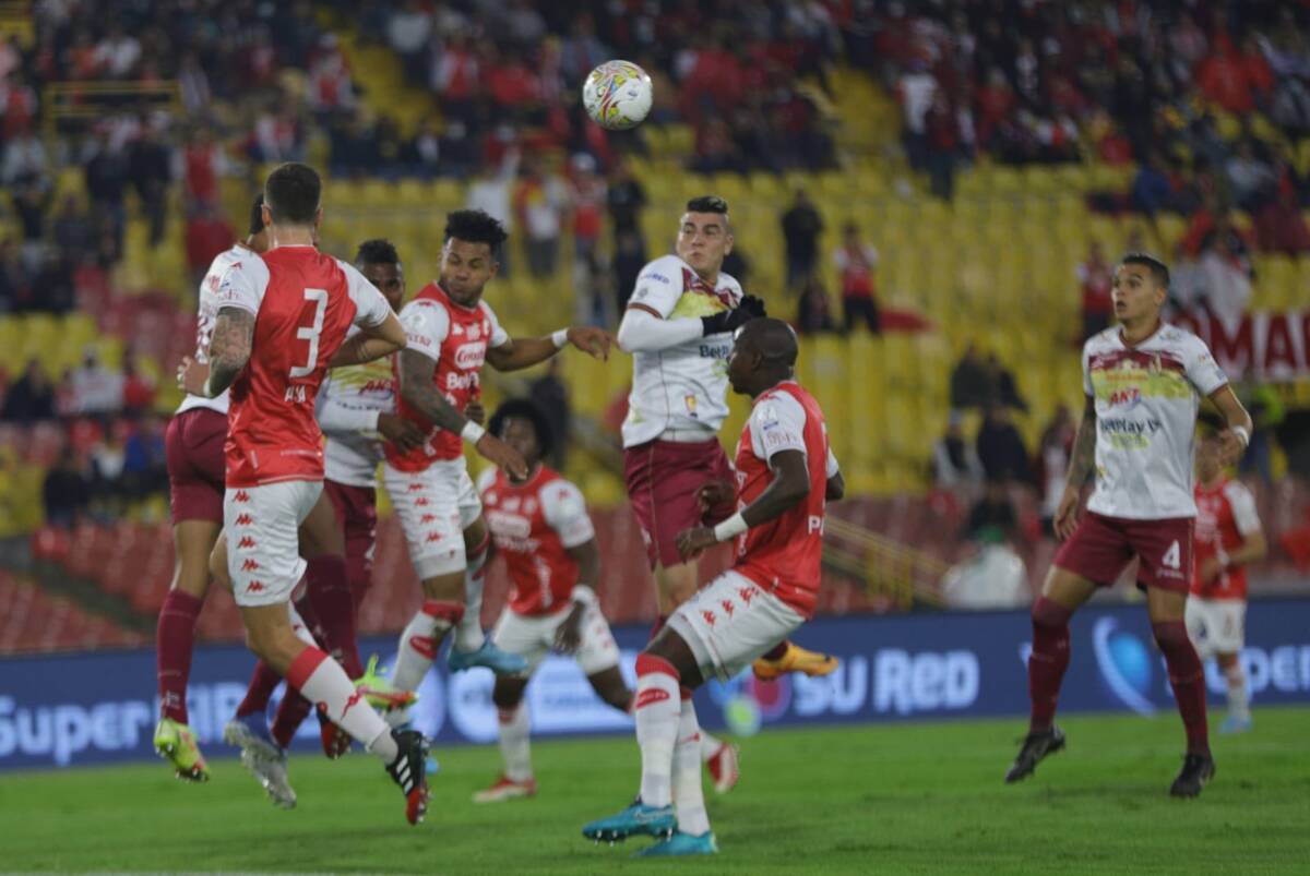 Al último minuto: Santa Fe superó al Tolima y es cuarto en la liga 3 Al último minuto: Santa Fe superó al Tolima y es cuarto en la liga Aunque el encuentro pintaba para un empate en la jornada 7 de la Liga BetPlay, entre Santa Fe y Tolima, como todo un súper héroe apareció Halod Rivera al minuto 90 y marcó el 2-1 para la victoria de Los Cardenales.