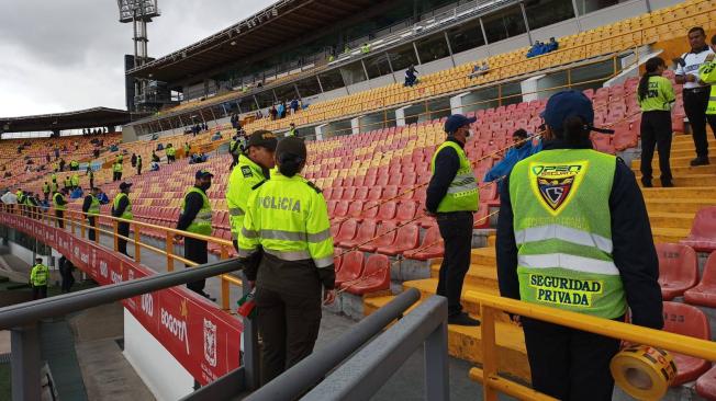 Se exigirá cédula para comprar boletas e ingresar a estadios en Colombia Los compradores también deberán presentar la cédula para realizar el proceso de ingreso al escenario deportivo, para que el organizador del evento futbolístico pueda escanear el código del documento de identidad, validar la boleta digital y permitir su ingreso.