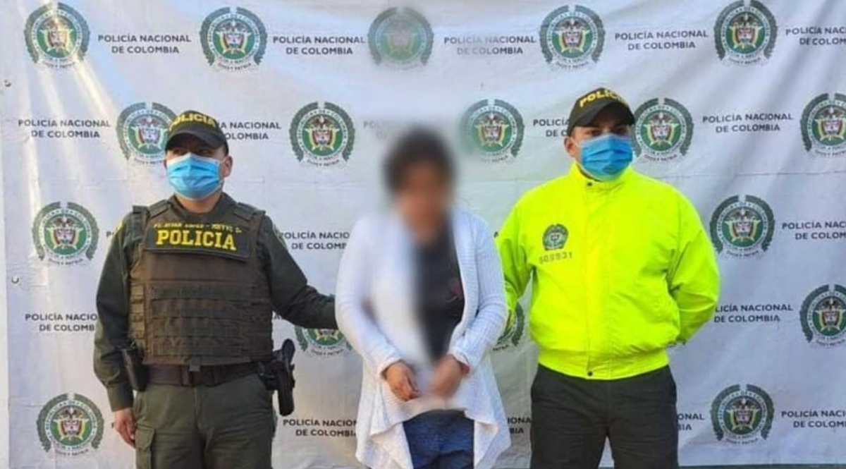 ¡Indignante! Una mujer ahogó a sus dos hijas en una quebrada De acuerdo con la Policía de Nariño, la mujer ahogó a sus hijas en una quebrada de la vereda Peñas Blancas, ubicada en el municipio de La Unión, supuestamente en medio del desespero por la falta de dinero.