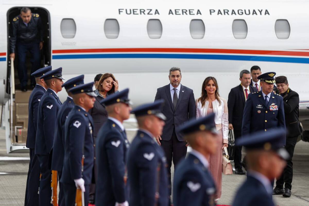 Desfile de mandatarios en el aeropuerto de Catam por posesión de Petro A pocas horas de la posesión del nuevo presidente de Colombia, Gustavo Petro, comenzaron a llegar algunos delegados, jefes de Estado, cancilleres y demás invitados a nivel gubernamental de otras naciones del mundo.