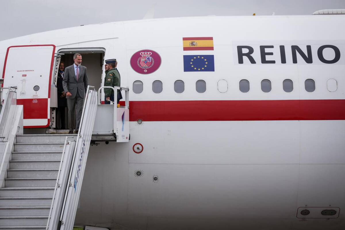 El Rey Felipe VI de España llega a la posesión de Gustavo Petro Acompañado por el ministro de Asuntos Exteriores, Unión Europea y Cooperación, José Manuel Albares y el Jefe de la Casa de SM el Rey, Jaime Alfonsín, llega a Bogotá el Rey de España.