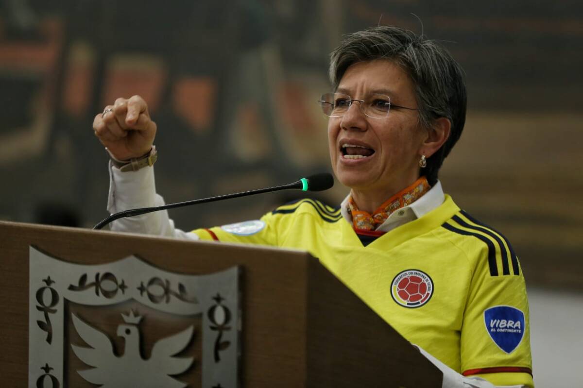 Claudia López y el Concejo de Bogotá homenajearon a las 'Superpoderosas' La excelente participación de la Selección Colombia Femenina dejó en alto al país en la reciente Copa América Femenina de Fútbol, por lo que desde el Concejo de Bogotá en compañía de la alcaldesa, Claudia López, se hizo un homenaje a las jugadoras.