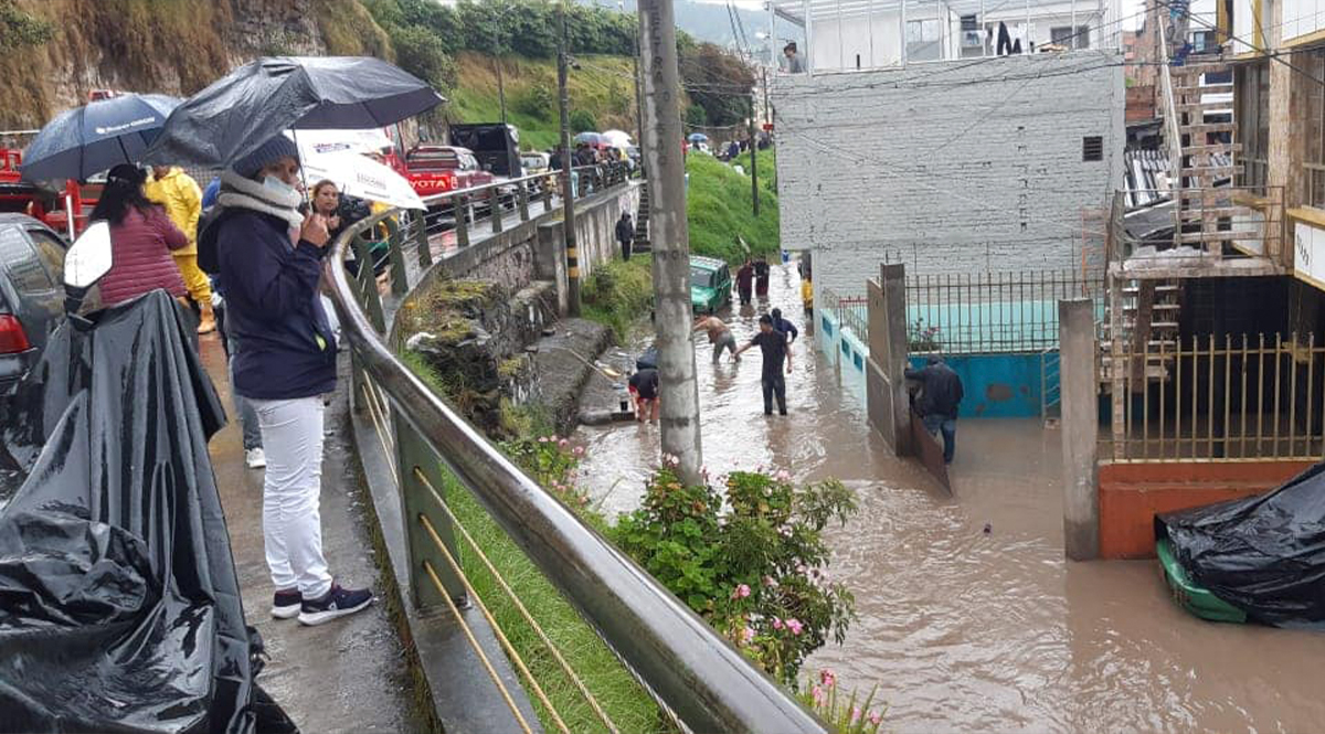 Aliste el paraguas porque las lluvias van pa’ largo Este año las lluvias llegaron para quedarse, así lo anunció el ministro de Ambiente, quien aseguró que hay un 80% de probabilidades de que el fenómeno de la niña continúe el resto del año.