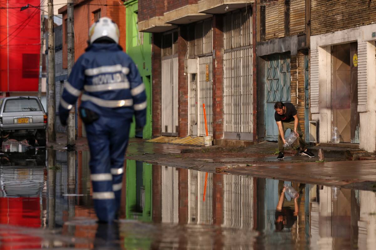 Aliste el paraguas porque las lluvias van pa’ largo Este año las lluvias llegaron para quedarse, así lo anunció el ministro de Ambiente, quien aseguró que hay un 80% de probabilidades de que el fenómeno de la niña continúe el resto del año.
