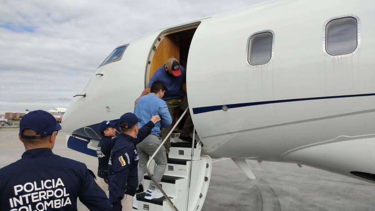 Extraditaron a alias 'Llanero', cabecilla del Clan del Golfo 2 Extraditaron a alias 'Llanero', cabecilla del Clan del Golfo En la mañana de este miércoles fue extraditado a Estados Unidos Yonny Cano Linares alias ‘llanero’ considerado cabecilla y articulador del Clan del Golfo para el transporte de estupefacientes desde el Oriente del país a la Costa Caribe, para luego exportarlos hacia Europa, México y Estados Unidos.