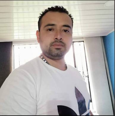 ¿Quién era el esmeraldero asesinado en un atraco en Puente Aranda? 2 ¿Quién era el esmeraldero asesinado en un atraco en Puente Aranda? Lo último que hizo Jhon Freddy Bustos Galindo fue pedir un tinto en la tienda esquinera del barrio Bochica (Puente Aranda), justo antes de ser asesinado a disparos de manera vil por dos sujetos que se movilizaban en una moto. A plena luz del día ocurrió el crimen de este esmeraldero de 33 años, sobre la tarde del martes.