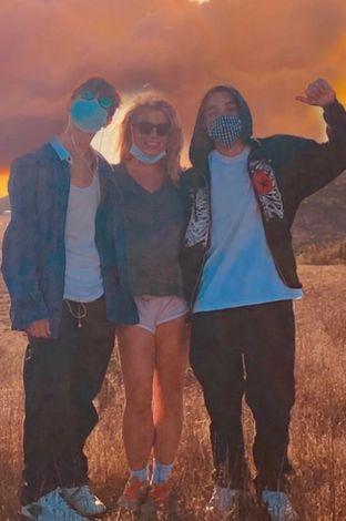 La razón por la que los hijos de Britney Spears están distanciados de ella 2 La razón por la que los hijos de Britney Spears están distanciados de ella La cantante Britney Spears, que se ha encontrado en el foco de las cámaras desde que era muy joven, se mostró molesta con las declaraciones que hizo su ex marido Kevin Federline sobre la relación de ella con sus hijos adolescentes.