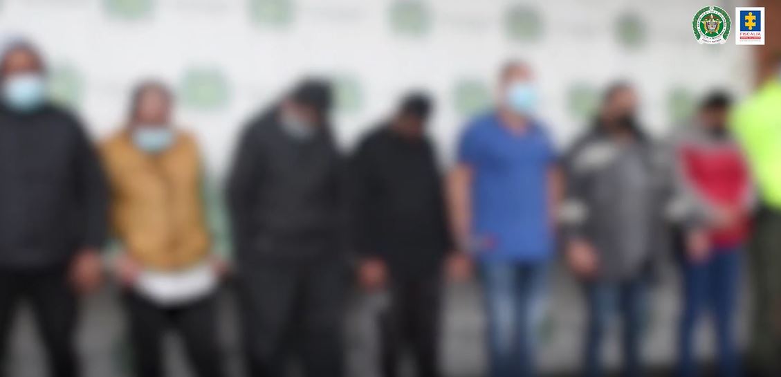 Envían a prisión a 15 personas por inducir a la prostitución a menores en Santa Fe 2 Envían a prisión a 15 personas por inducir a la prostitución a menores en Santa Fe En las últimas horas la Fiscalía General de la Nación logró que un juez enviara a prisión a 15 personas, señaladas de ser responsables de inducir a la prostitución a cinco menores de edad, varias de ellas migrantes.