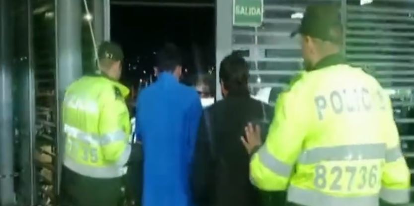 Violenta riña en Ciudad Bolívar: hombre fue asesinado con ocho heridas de arma blanca En la localidad de Ciudad Bolívar, continúan los homicidios; este domingo, en las horas de la noche, un hombre de 33 años fue asesinado con un arma blanca en el barrio J.J Rendón en medio de una violenta riña.