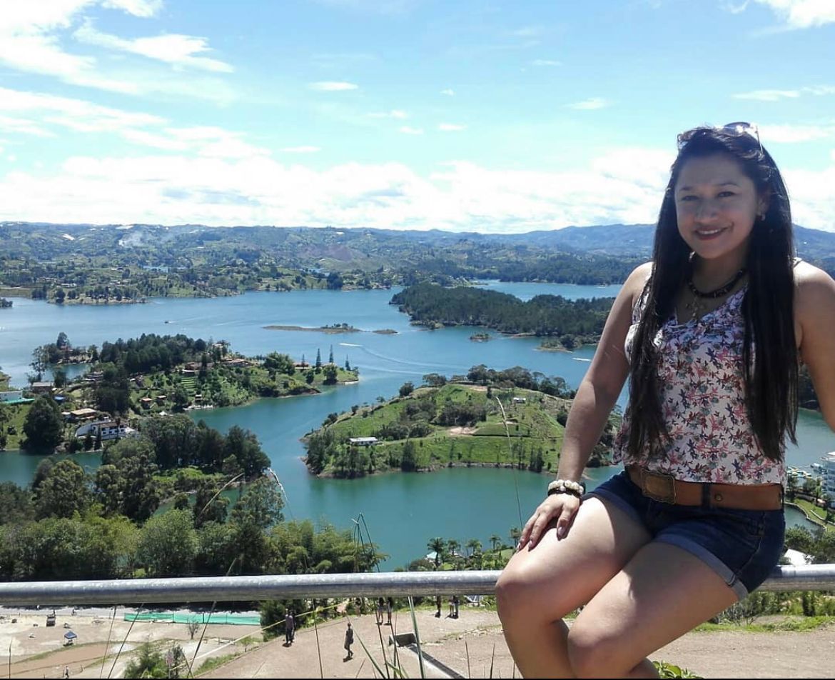 Luto en Q'HUBO por partida de Carolina Rodríguez 1 Luto en Q'HUBO por partida de Carolina Rodríguez Con profundo dolor y tristeza, Q'HUBO Bogotá conoció la lamentable noticia de la muerte de la periodista Carolina Rodríguez, quien trabajó durante tres años en este medio de comunicación cubriendo la fuente de judicial.