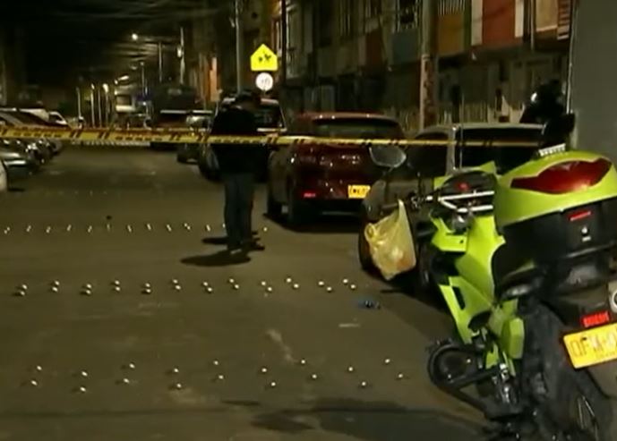 Violenta riña en Ciudad Bolívar: hombre fue asesinado con ocho heridas de arma blanca En la localidad de Ciudad Bolívar, continúan los homicidios; este domingo, en las horas de la noche, un hombre de 33 años fue asesinado con un arma blanca en el barrio J.J Rendón en medio de una violenta riña.