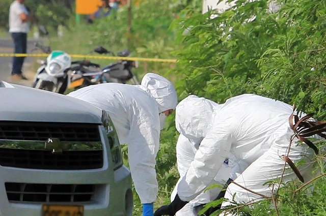 Aterrador hallazgo: encuentran cuerpo desmembrado en bolsas Según autoridades se trataría de una disputa del control territorial y ajuste de cuentas entre bandas que aparentemente estarían involucradas en el tráfico de estupefacientes en el municipio de Buga, Valle del Cauca.