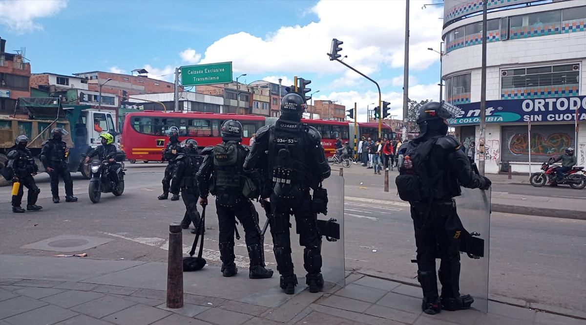 Se alborotaron los bicitaxistas en el sector de Patio Bonito 1 Se alborotaron los bicitaxistas en el sector de Patio Bonito En horas de la mañana de este viernes se vio afectada la movilidad en el sur de Bogotá tras registrarse manifestaciones por parte de bicitaxistas a la altura de la Avenida Ciudad de Cali con Calle 42 Sur, cerca a la estación de TransMilenio de Patio Bonito, en inmediaciones del portal de las Américas.