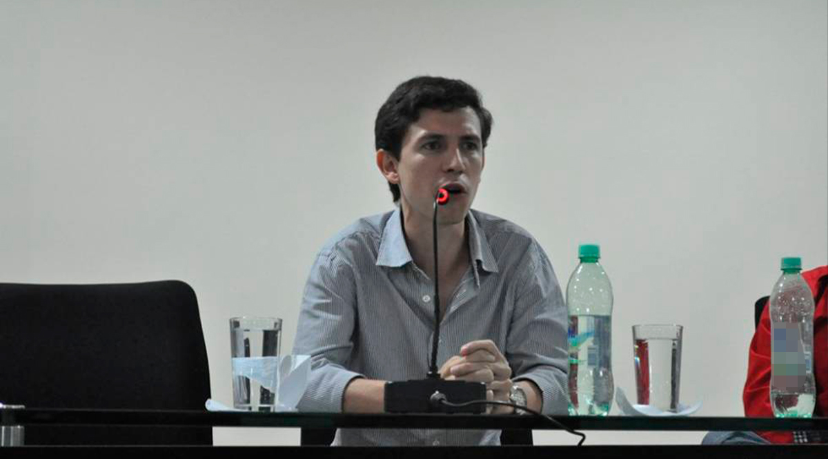 La sacó barata: Enrique Vives pagará 7 años de casa por cárcel por atropellar a jóvenes 1 La sacó barata: Enrique Vives pagará 7 años de casa por cárcel por atropellar a jóvenes Un Juez validó el preacuerdo suscrito entre la Fiscalía y Enrique Vives Caballero y lo condenó a siete años y seis meses de prisión domiciliaria (92 meses) por atropellar a siete jóvenes en el sector de Gaira, el 13 de septiembre de 2021.