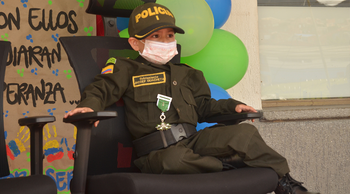 La Policía de Usme le cumplió su sueño a Jhosef El pequeño Jhosef Guacheta Herrera, de tan solo 3 añitos, llegó a este mundo para mostrar su fuerza ante las adversidades y contarle a quienes están enfrentado alguna batalla, que no importa la edad que se tenga, pero los sueños se pueden hacer realidad.