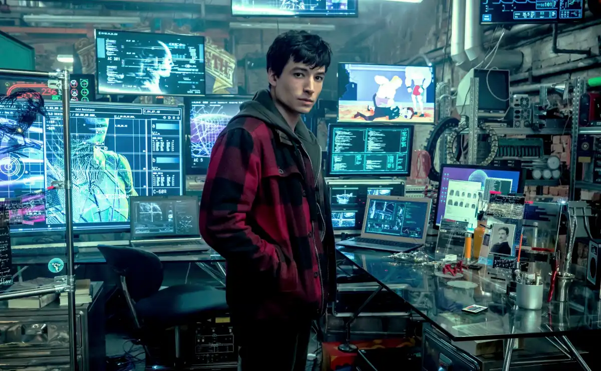 Ezra Miller estaría involucrado en desaparición de familia 1 Ezra Miller estaría involucrado en desaparición de familia La familia aparentemente se habría hospedado en una granja que tiene en Vermont, Estados Unidos. La sospecha se levantó cuando repentinamente la madre dejó de utilizar su cuenta de Instagram, pues era la red social que más frecuentaba.