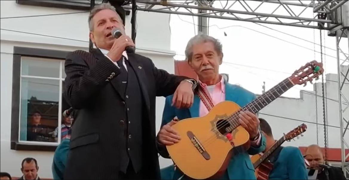 Fantasmas de famosos que se han aparecido Hace unas semana vivimos emociones intensas por cuenta del fallecimiento del tremendo artista Darío Gómez. Por un lado, lloramos su partida con unos cuantos tragos en la mano, y por otra quedamos sorprendidos con la presunta aparición del fantasma a su gran amigo Aníbal Ramírez. 
