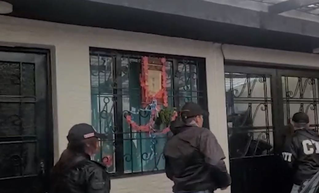 A la cana 'Payaso', señalado cabecilla de banda que drogaba a víctimas para robarlas En las últimas horas la Fiscalía General de la Nación, logró que un juez de control de garantías enviara a prisión a Briam Stiv Patiño Ordoñez, alias 'Payaso', señalado de ser el cabecilla de la temida banda delincuencial conocida como 'Las Tomaseras', que sería la responsable de hurtos y secuestros en Bogotá.