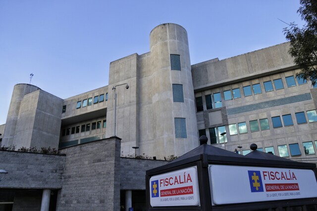 A la cárcel madre que permitió que su hija fuera abusada por el padrastro Una mujer y a su pareja sentimental, fueron procesados por la Fiscalía General como los presuntos responsables de someter a distintos vejámenes sexuales a una niña en la localidad de Bosa, en el suroccidente de Bogotá, por lo que un juez de control de garantías dispuso de privación de la libertad a las dos personas.