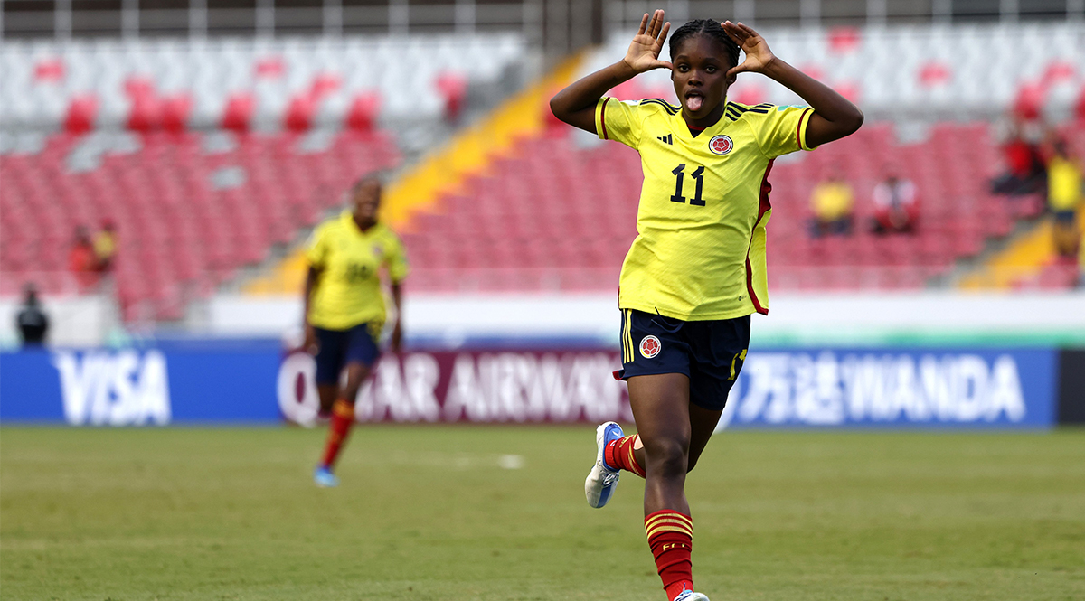 Las 'Superpoderosas' clasificaron a los cuartos de final del Mundial Si hubo un partido sufrido y luchado para las colombianas fue el de frente a las neozelandesas. Y eso que en la previa se pensaba que iba a ser un duelo de trámite, pero sucedió lo contrario. Desde muy temprano, al minuto 3, Emily Louise Foy abrió el marcador con un remate que no pudo detener la portera Natalia Giraldo.
