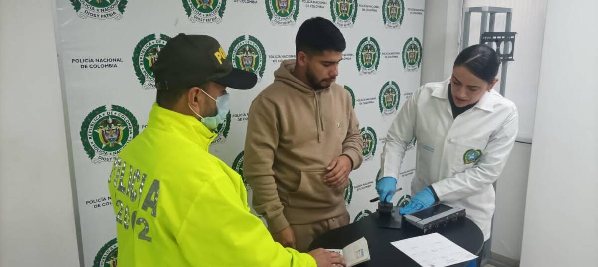 Capturan al hijo de alias 'Don Mario' por enviar cocaína a la USA 1 Capturan al hijo de alias 'Don Mario' por enviar cocaína a la USA Sebastián Meneses Toro, hijo y heredero del extraditado narcotraficante conocido como ‘Don Mario’, fue capturado este miércoles en la capital del país por la Dirección de Investigación Criminal de Interpol, la Agencia Antidrogas de los Estados Unidos (D.E.A) y la Policía Nacional de Colombia.