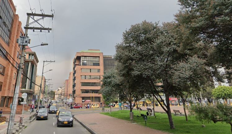 Ciudadano chileno fue encontrado sin vida y con signos de violencia dentro de un hotel en Chapinero 1 Ciudadano chileno fue encontrado sin vida y con signos de violencia dentro de un hotel en Chapinero La Policía Metropolitana de Bogotá informó que en las últimas horas fue encontrado el cuerpo sin vida de un ciudadano chileno dentro de un hotel en la localidad de Chapinero. El hombre presentaba heridas de arma blanca en diferentes partes de su cuerpo.