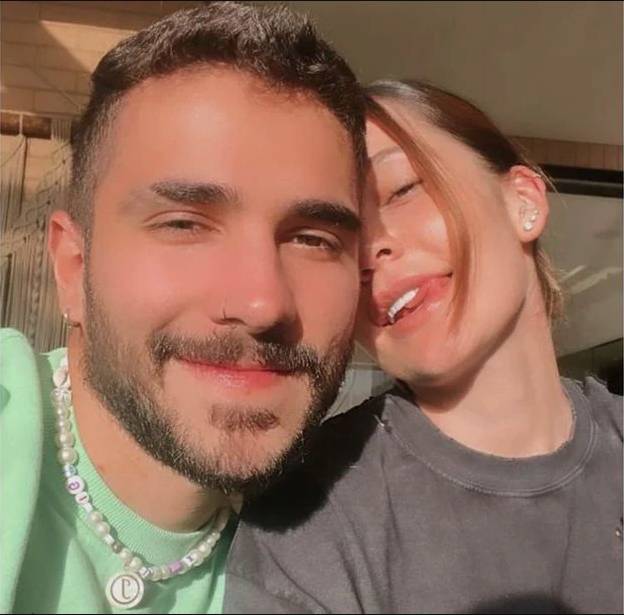 Juan Duque dice que Lina "rehabilitó un gamín" Lina Tejeiro y Juan Duque siguen mostrando que se encuentran muy enamorados, recientemente el cantante compartió un video donde aparece cantando su próxima canción, pero lo que llamó la atención es que en ella dice “rehabilitaste un gamín”.