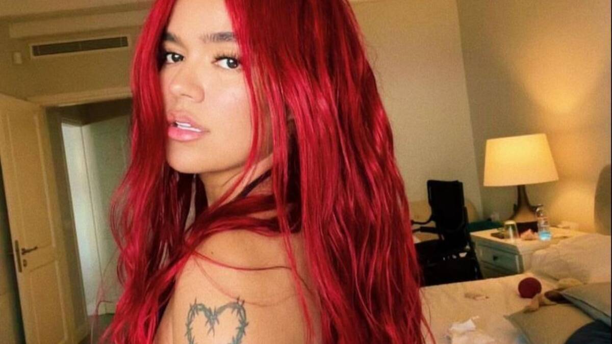 Karol G emocionó a sus fans con sensuales fotos 4 Karol G emocionó a sus fans con sensuales fotos La cantante Karol G no deja de sorprender con su belleza, sensualidad y talento. La paisa, se ha caracterizado por ser una mujer muy atractiva, pero su cambio de color de cabello, sin duda le sentó muy bien, pues ahora más que nunca ha sorprendido a sus fans con llamativas fotos.