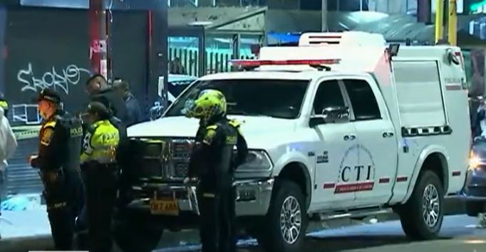 Presunto ladrón falleció en un intento de atraco: la víctima se defendió y lo mató En la noche de este lunes un presunto ladrón murió luego de que el transeúnte que intentó atracar se defendiera y le propinara un disparo con un arma de fuego.
