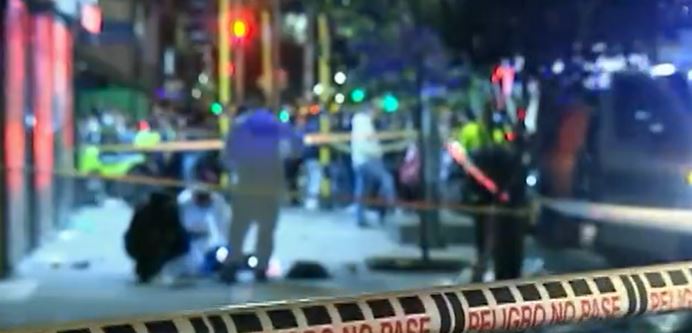 Presunto ladrón falleció en un intento de atraco: la víctima se defendió y lo mató 5 Presunto ladrón falleció en un intento de atraco: la víctima se defendió y lo mató En la noche de este lunes un presunto ladrón murió luego de que el transeúnte que intentó atracar se defendiera y le propinara un disparo con un arma de fuego.